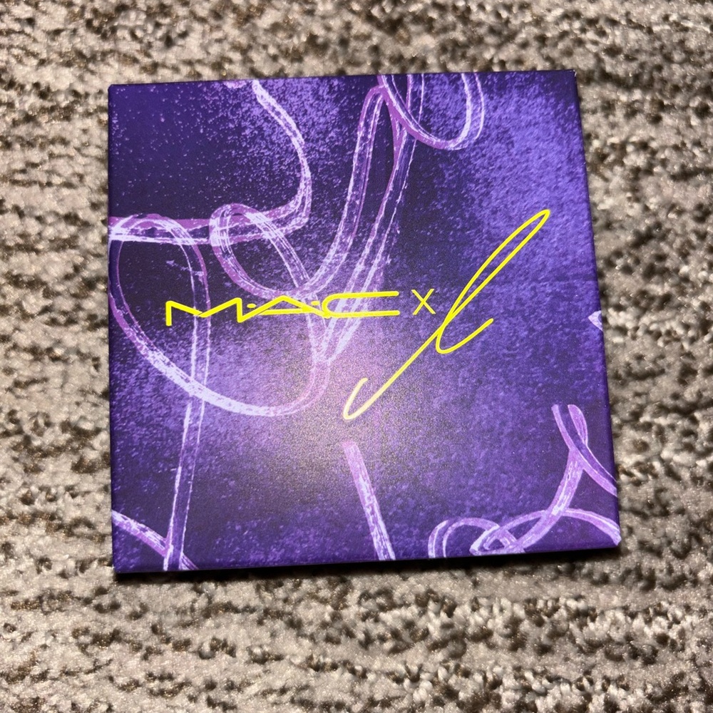 MAC Cosmetics Limited Edition Highlighter